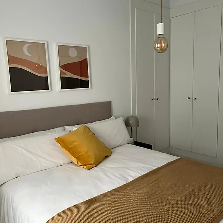 Amazing Center - Optional Parking Apartment *